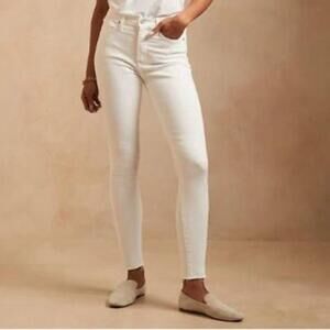 Banana Republic White High Rise Skinny Jean - 27 - PAKISTAN